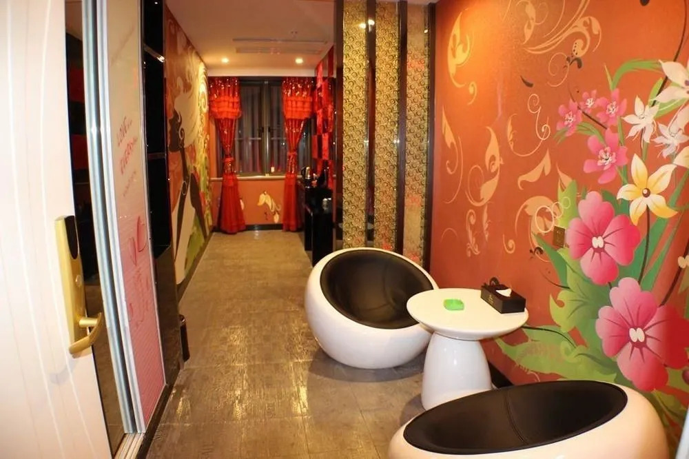 Yimi Collection Hotel (Shanghai Xizang North Road Subway Station)