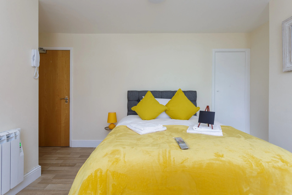 St Marys Modern Central Huge Studio Apartments