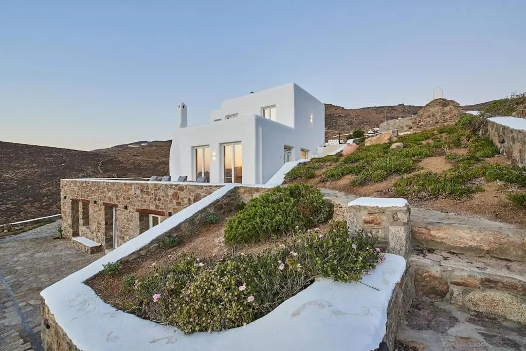 Private Villa Beachfront 30steps to Alemagou Beach