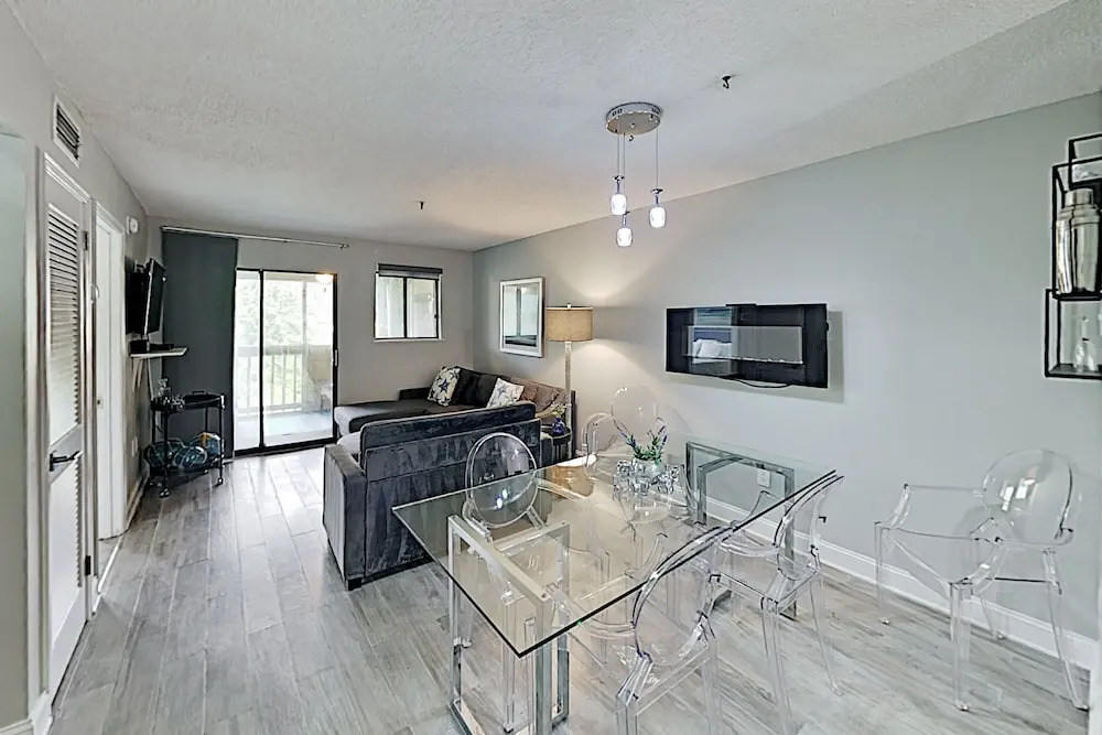 New Listing! Serene 2 Br W/ 3 Pools! 2 Bedroom Condo