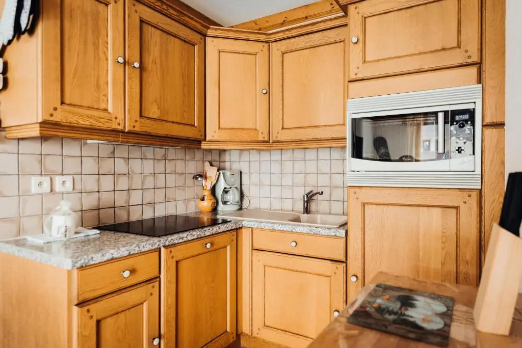 Cozy apartment with balcony 100 m from the Bettex gondola