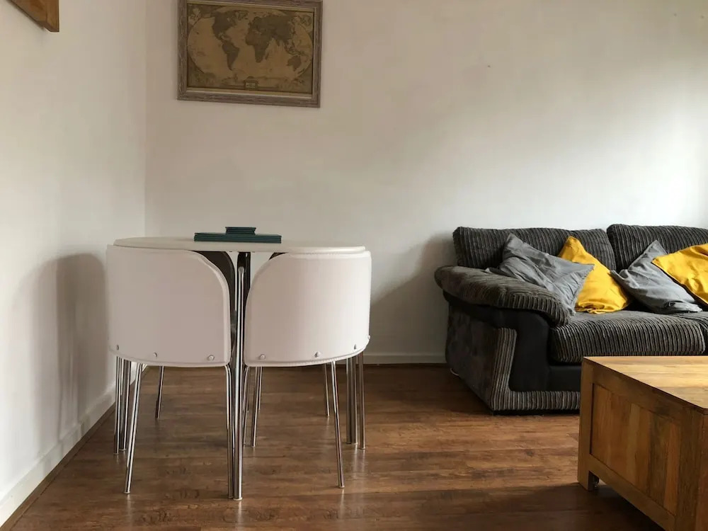 Spacious 1 Bedroom Flat in Hanover