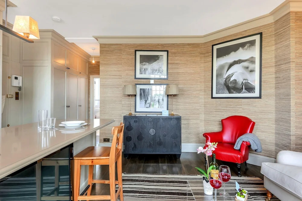 Stunning Chelsea Manor Gem - HBG