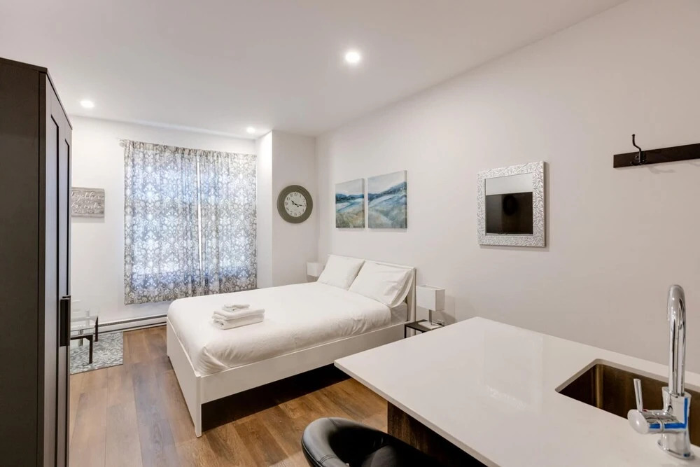M11 Modern Comfy Studio w AC in Plateau Mile-end