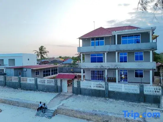 Uroa Beachfront 2BR • Balcony • Free Wi-Fi