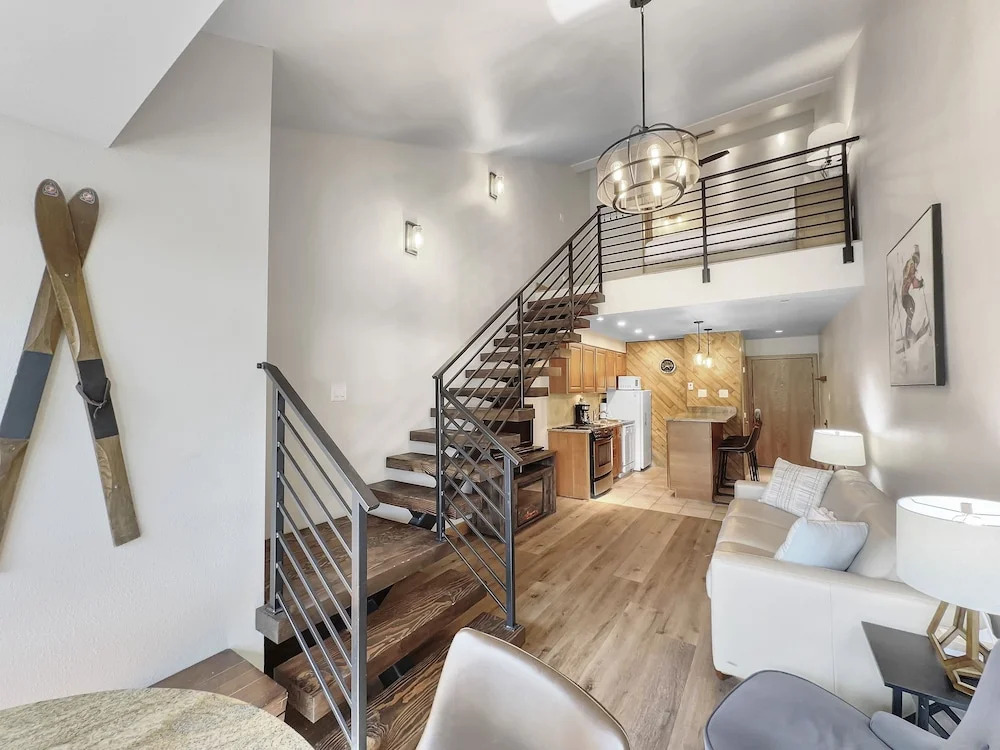 Studio with Prime Location in Heart of Center Village - CJ303 by Redawning