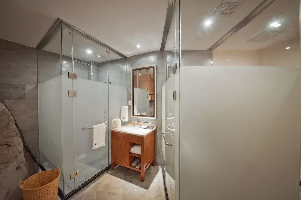 Guilin Crystal Crescent Moon Hotel