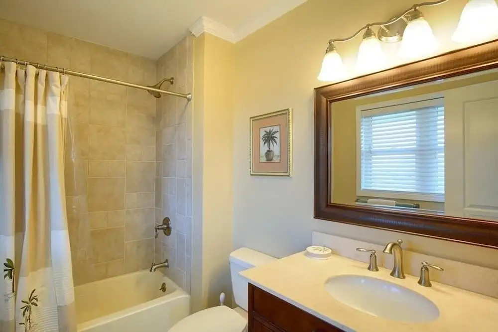 Holden Haven 4 Bedroom Home by RedAwning