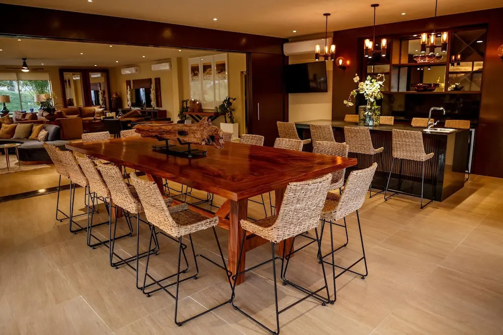 Vista Vela 2104 3 BR by Casago