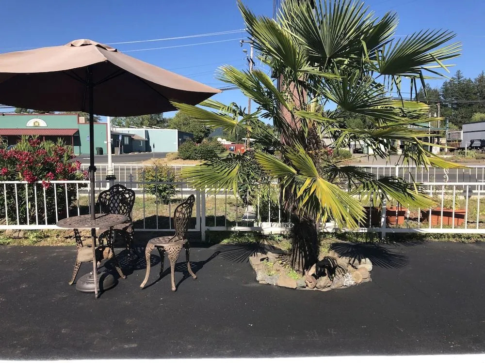 Western Village Inn-NEWLY RENOVATED
