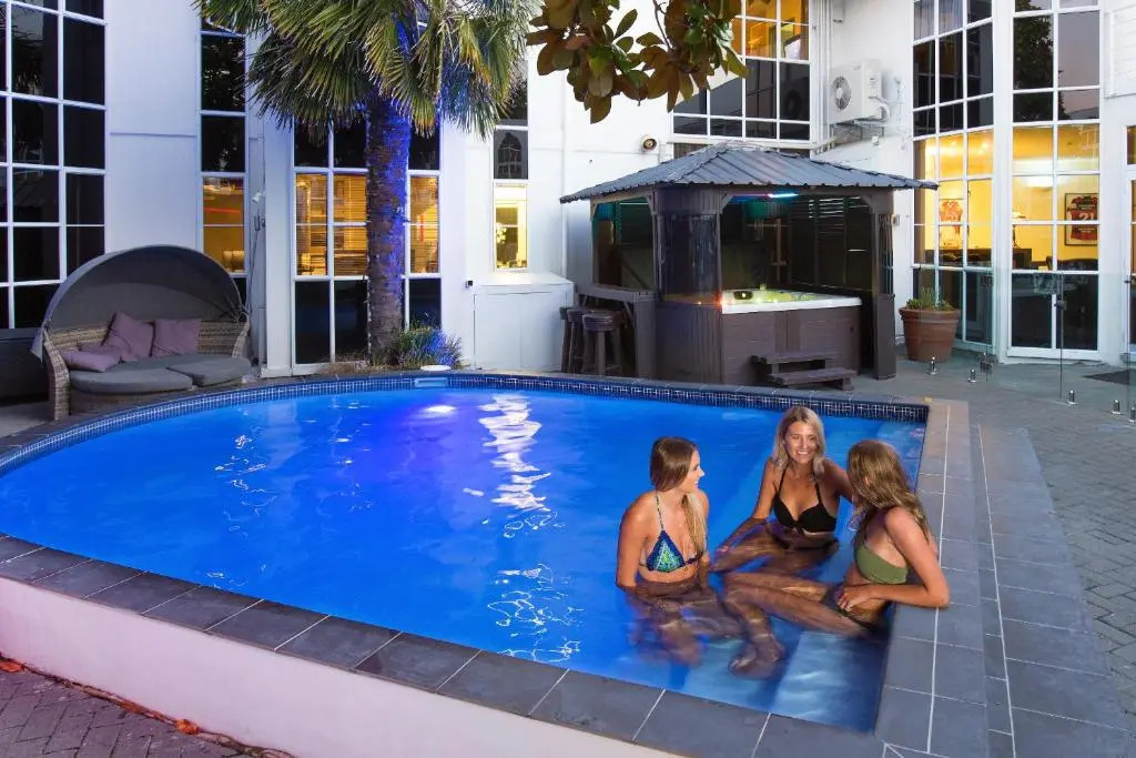 Pavilions Hotel