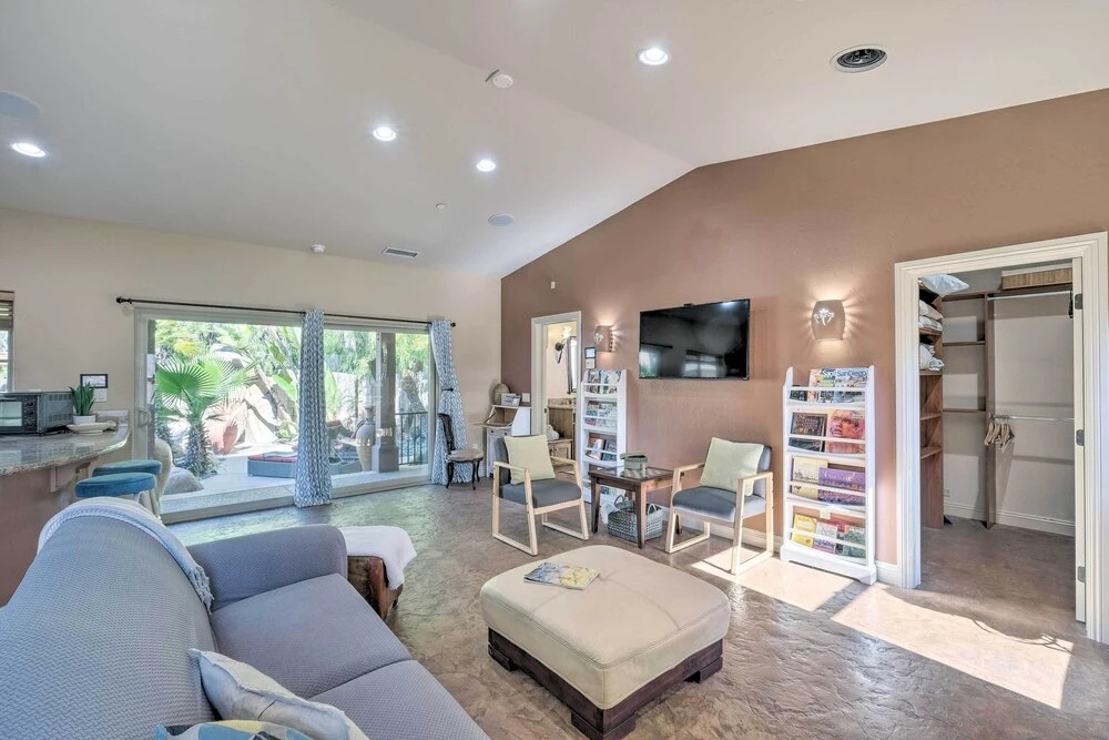 Bright Poway Studio w/ Shared Outdoor Pool!