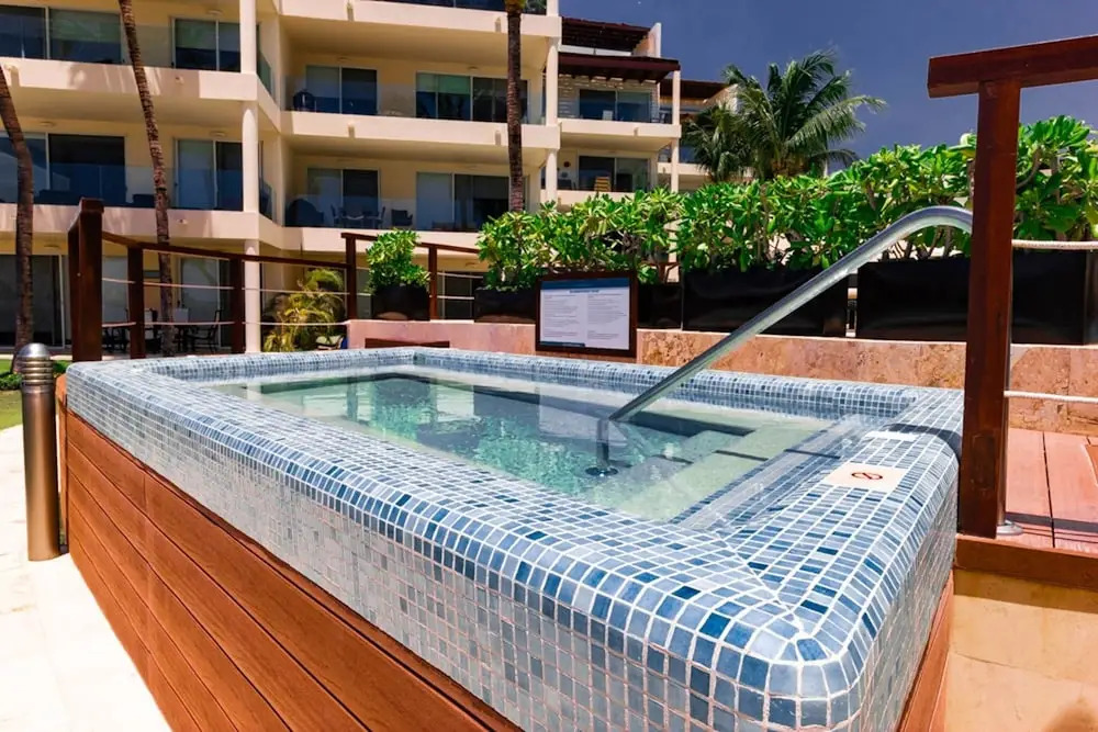 Elements 223 2 Bedroom Condo by Redawning