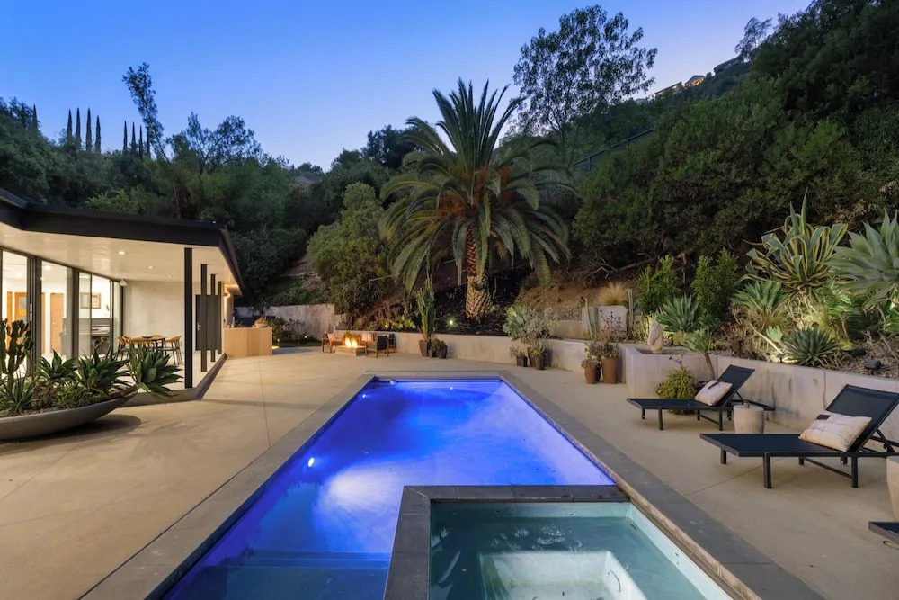 Valea Estate - Secluded Beverly Hills Retreat 1-acre Oasis