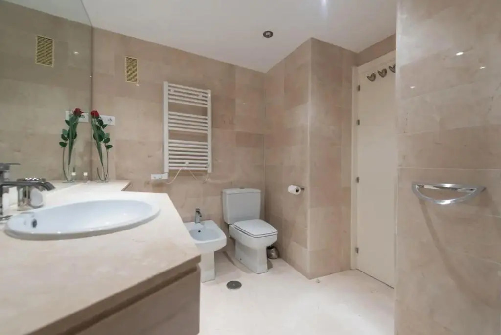 Charming 2 Bedroom Trocadero Arena area