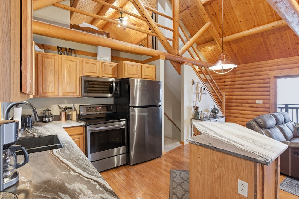 Lakefront Log Cabin With Private Dock, Two Decks & Cozy Comfort at 35mm in Sunrise Beach