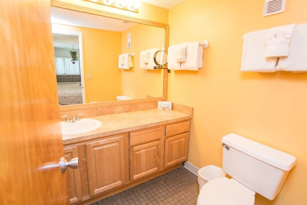 Hibiscus F102 Free Activities, Oceanfront, Wifi, 3 Pools