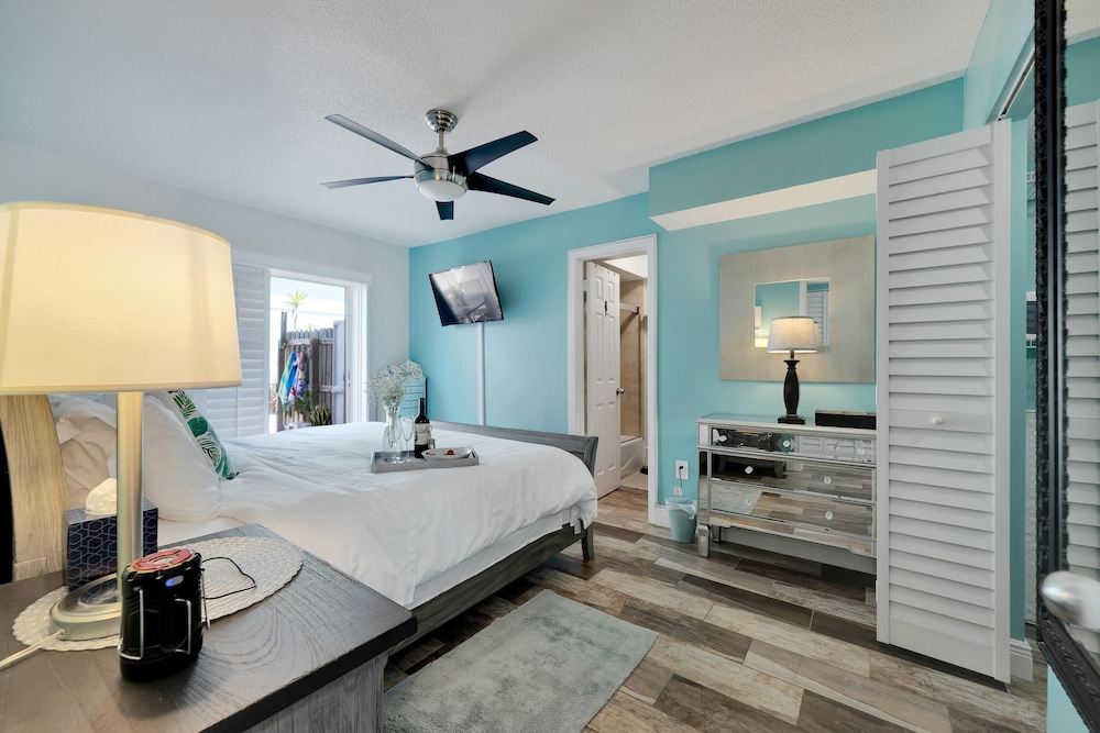 Newly Renovated 2 Beds 2 Baths Condo in St Pete Beach