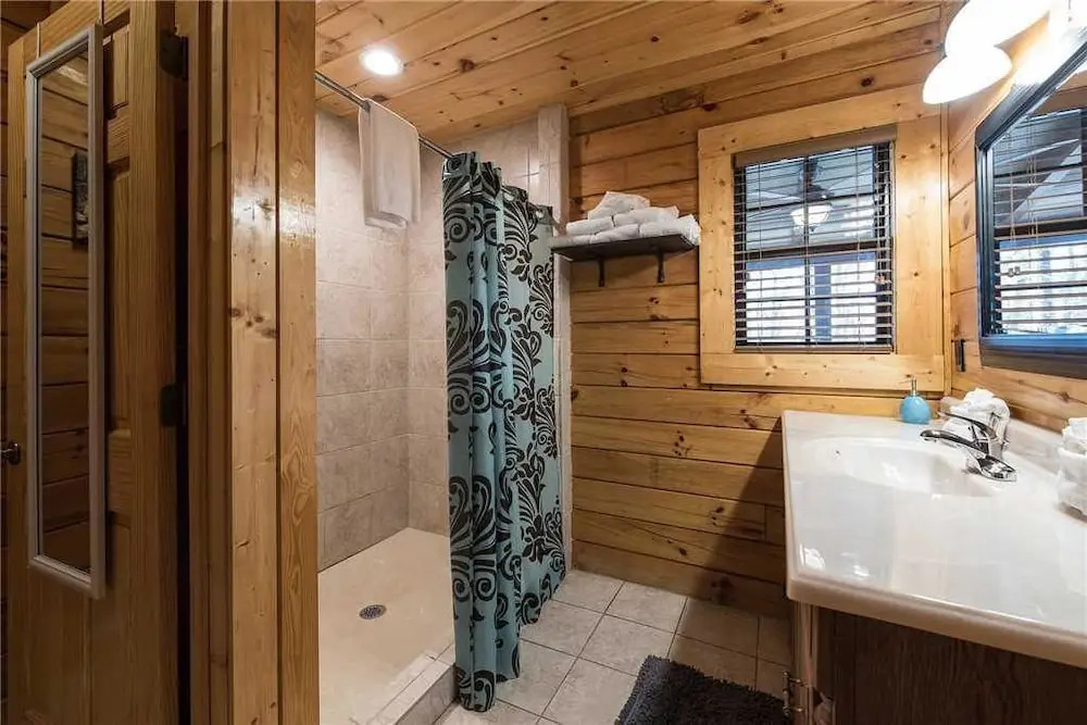 Bearway to Heaven II 3 Bedroom Home with Hot Tub