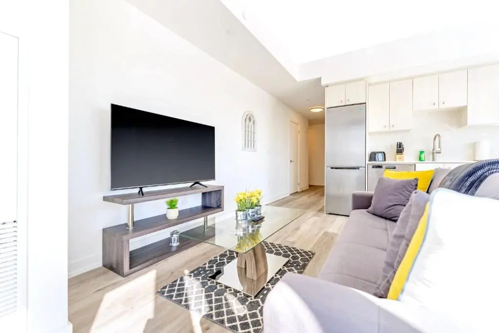 Luxury 1BR Condo - Private Balcony City Views