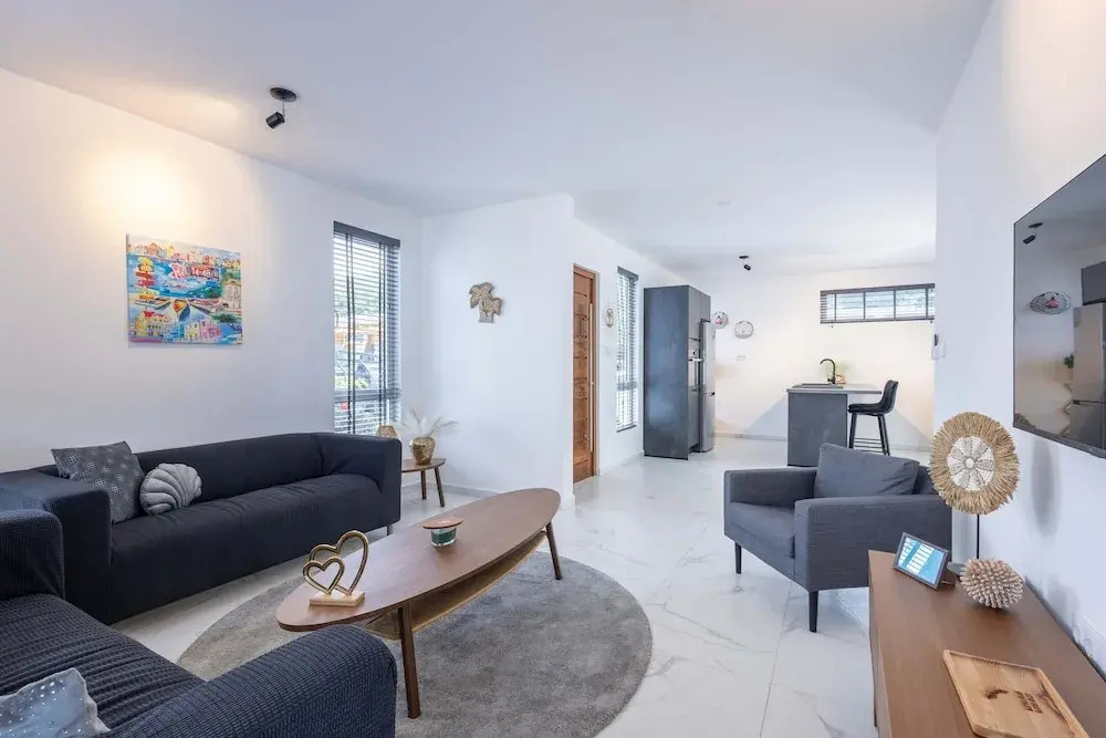 Modern Garden Villa Near Jan Thiel Mambo