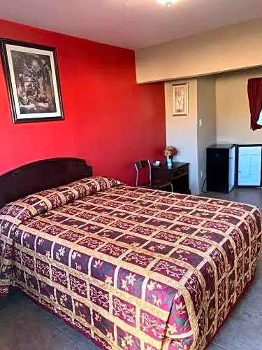 Super Inn motel By Downtown Pomona