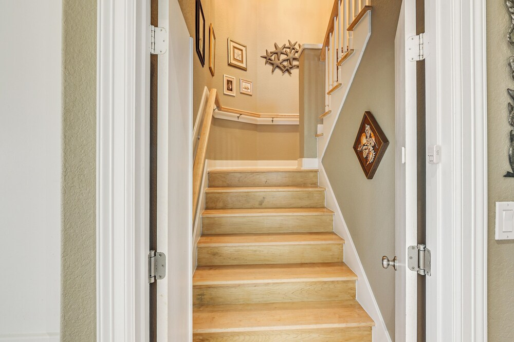 Steps to Sand: Spacious Crystal Beach Home w/ View