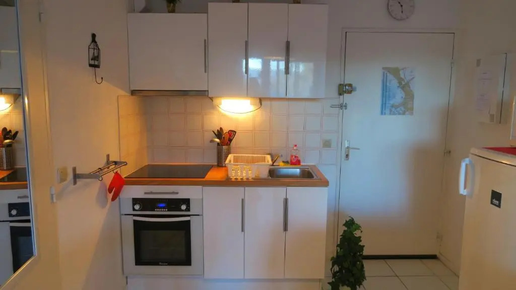 Appartement residence avec piscine a deux pas des plages
