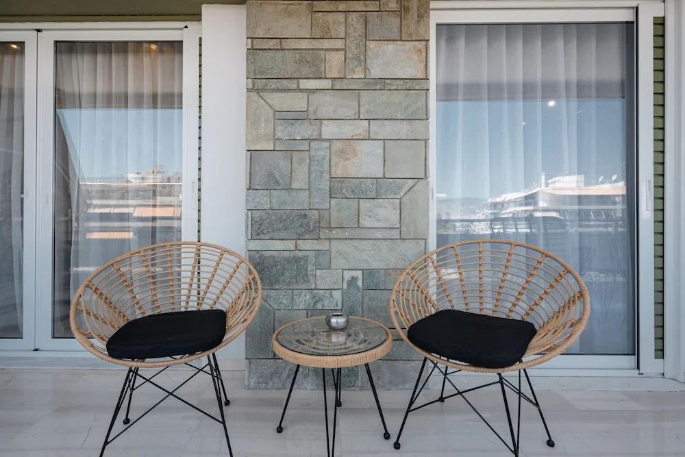 Luxury Apartment near Floisvos Marina