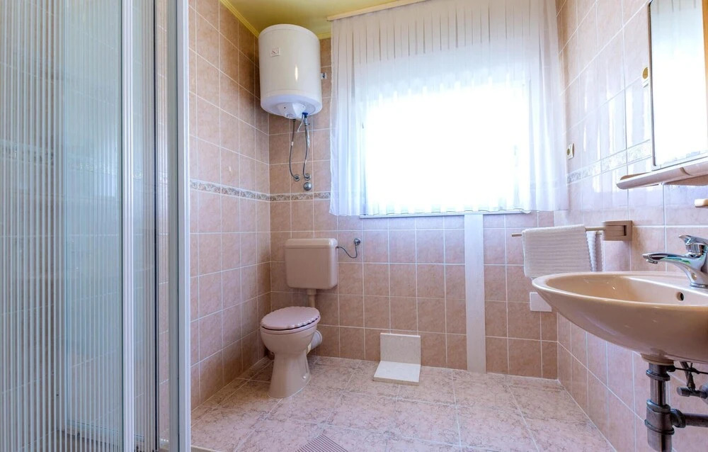 Nice Apartment in Duce With Wifi and 1 Bedrooms