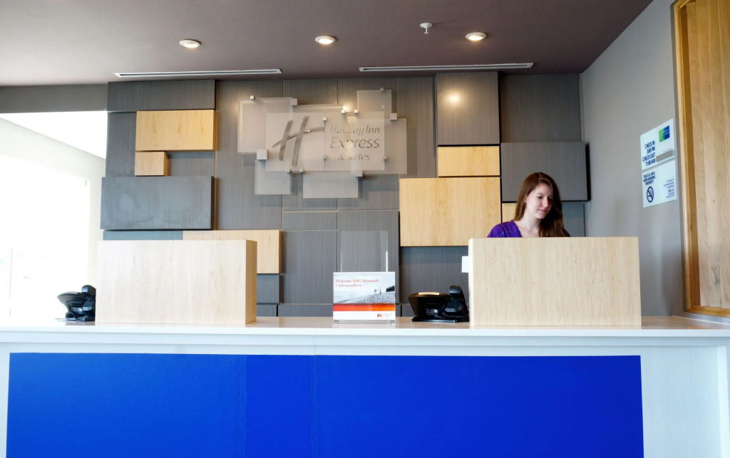 Holiday Inn Express & Suites Omaha - Millard Area by IHG