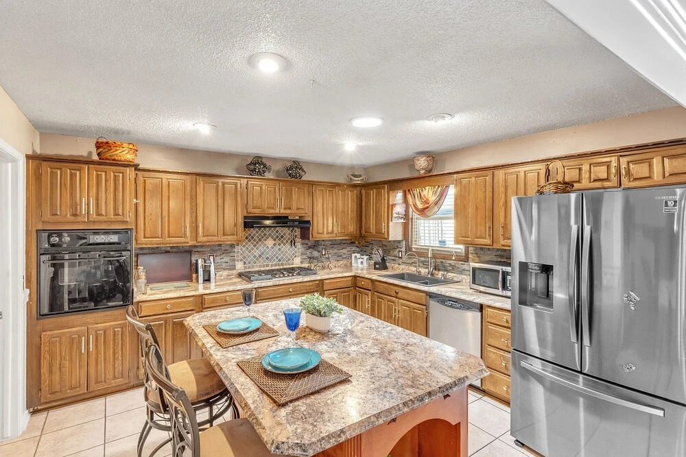 Cozy 4 Bedroom Home - Minutes to Downtown Tulsa by RedAwning