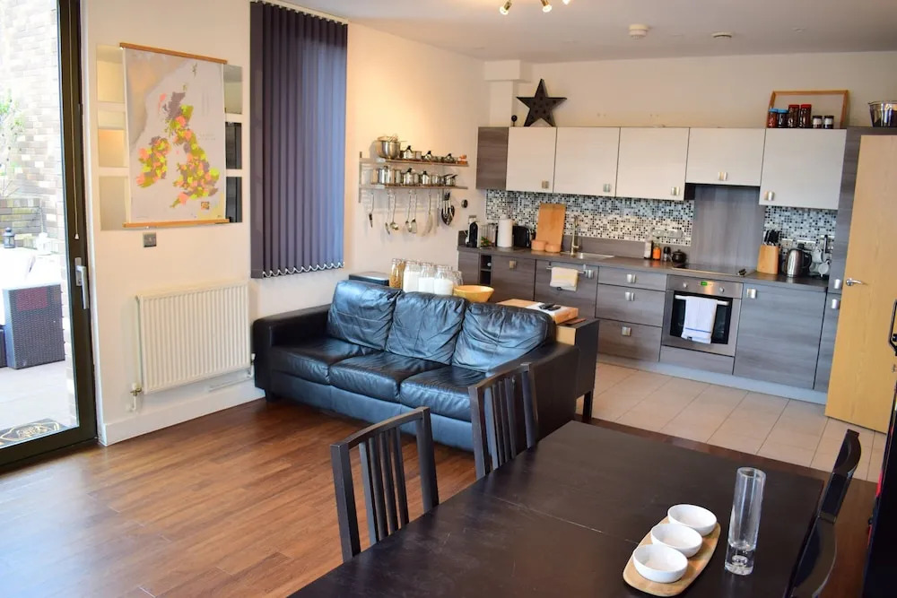 2 Bedroom East London Apartment