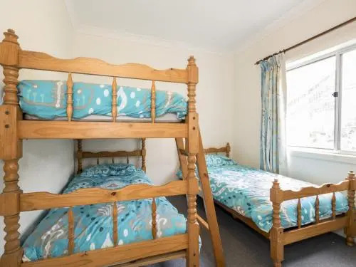 Sea Spray Apartments, Unit 4
