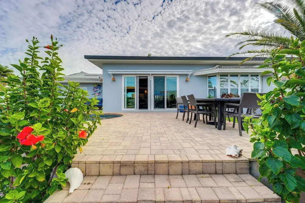 Walkable Waterfront Paradise: Home in Clearwater!