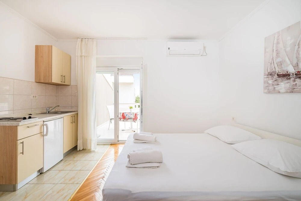 Studio Apartments Near Center 4