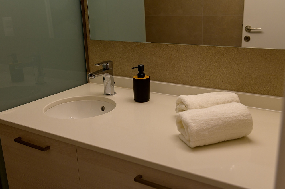 Uni Island - City Center Suites
