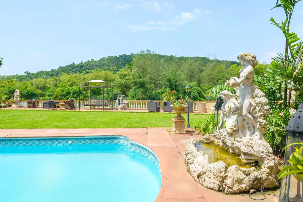 Stone Wood Riverfront Resort, Siolim