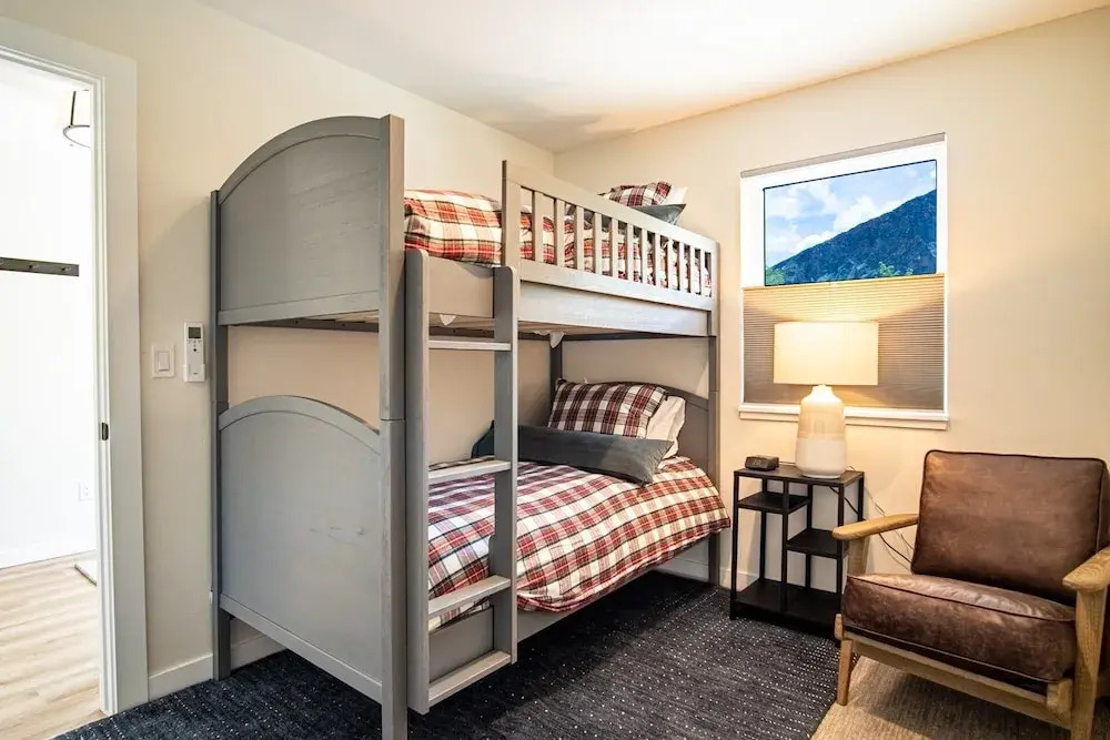 Mountain View Villa - Lux 3BD w/Roof Terrace - Downtown Hailey