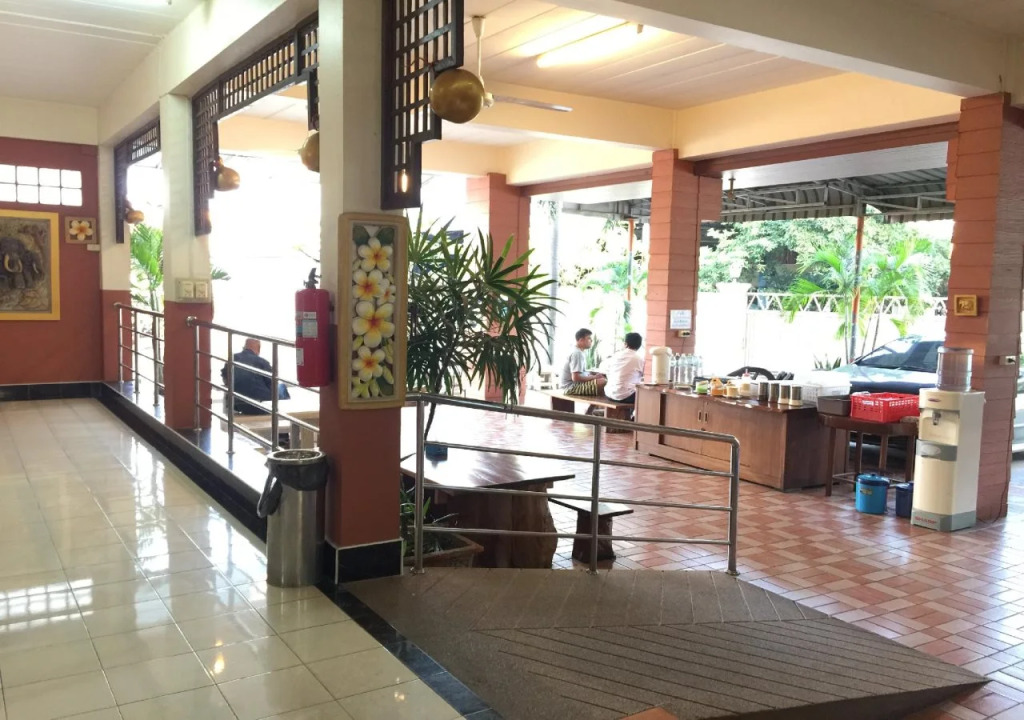 Porn 2 Hotel