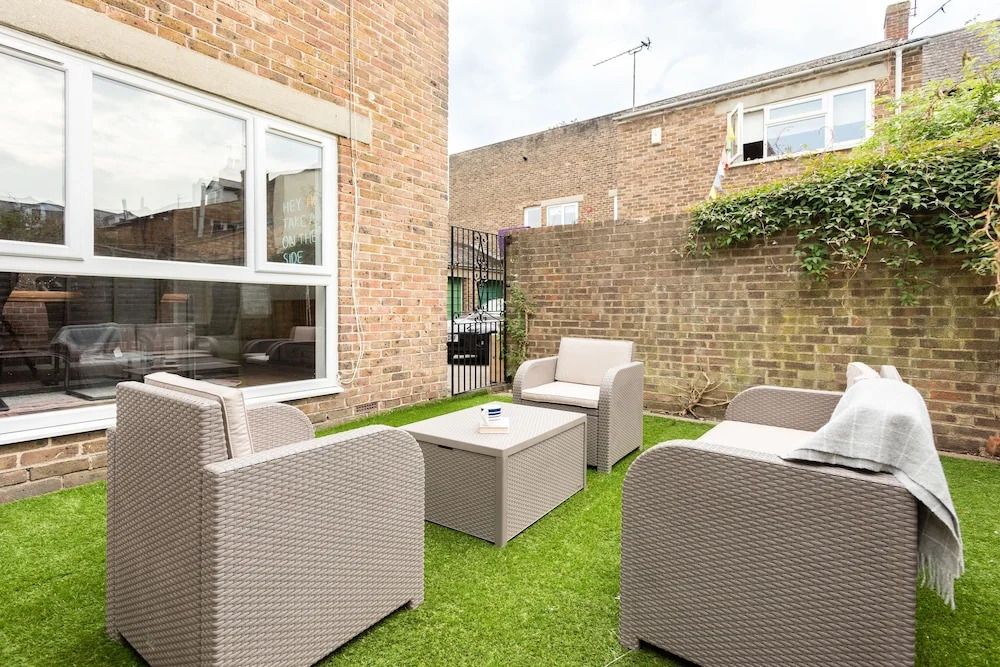 The Century Chalet - Contemporary 2bdr Townhouse With Parking