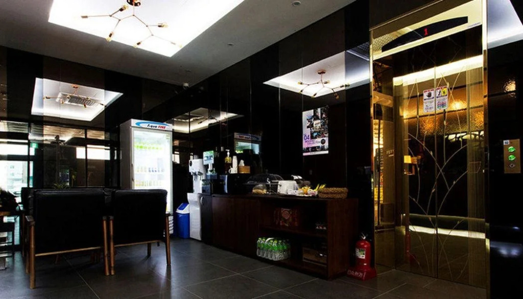 Plum Hotel