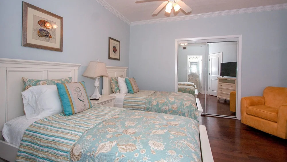 Modern Bayside Three Bedroom Condo - Unit Crb0505