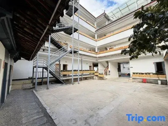 Mandan hospital. Naxi Homestay (Zhongyi Market Store, Old Town, Lijiang)