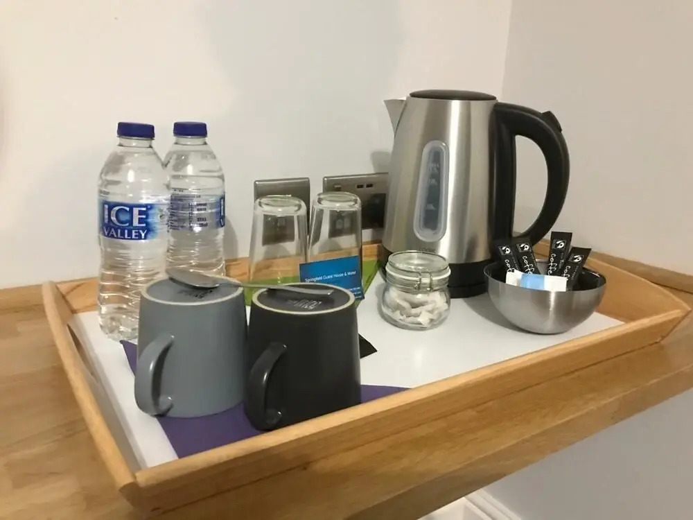 Springfield House Serviced Accommodation by Saffatel