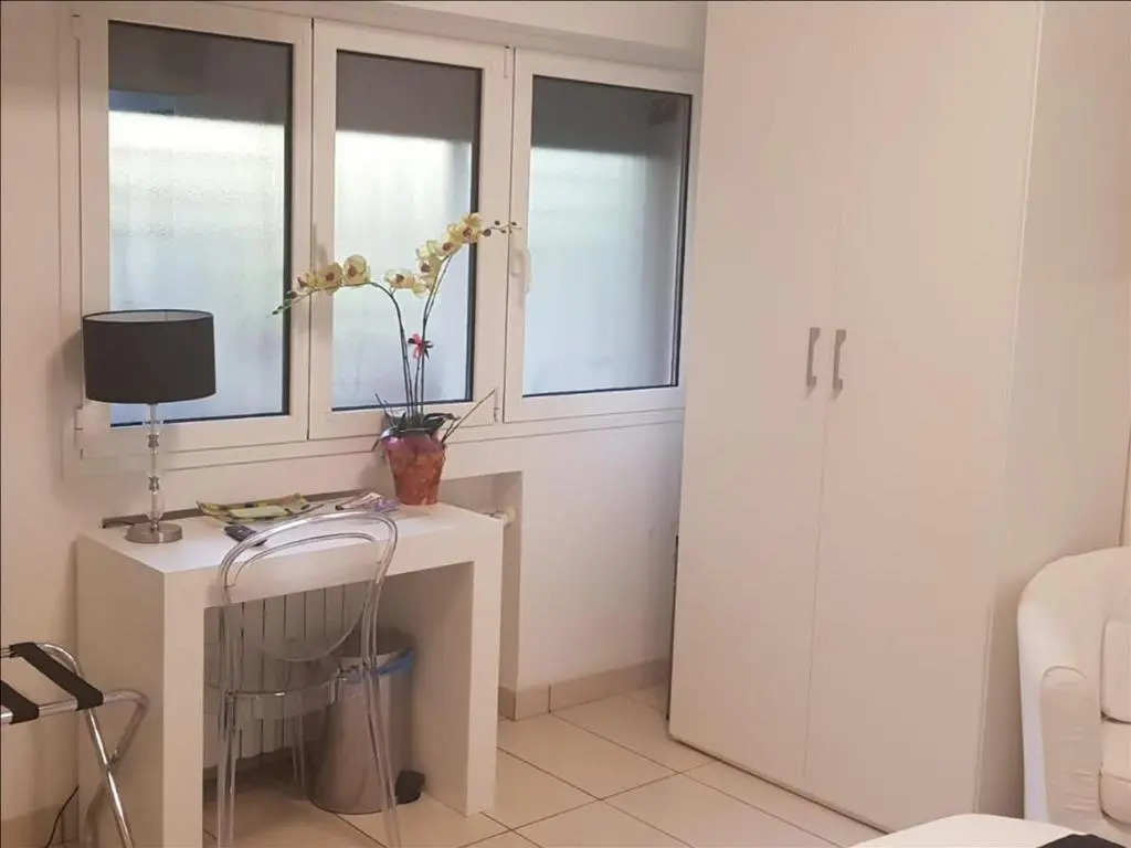 Tamb&B2 Superior Double Room with Private Bathroom - Camera Matrimoniale Superior con bagno privato