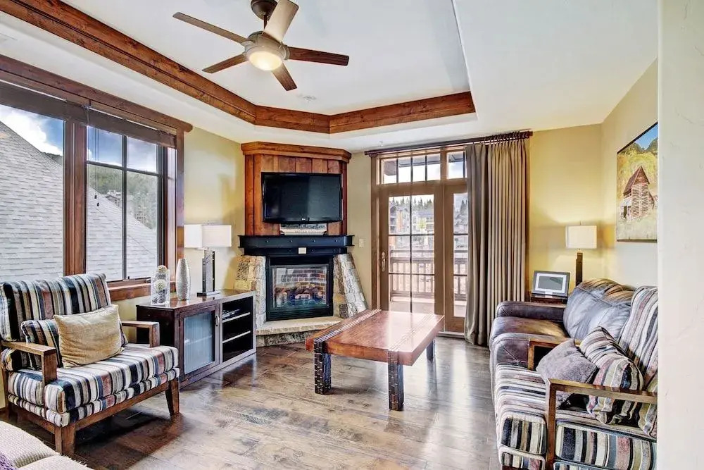 One Ski Hill Place S8325