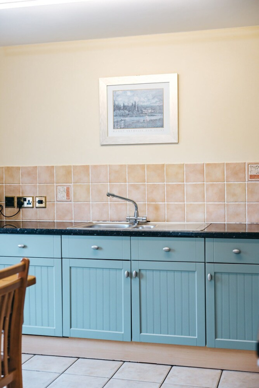 Countryside Cottage in Dorrington, No Deposit