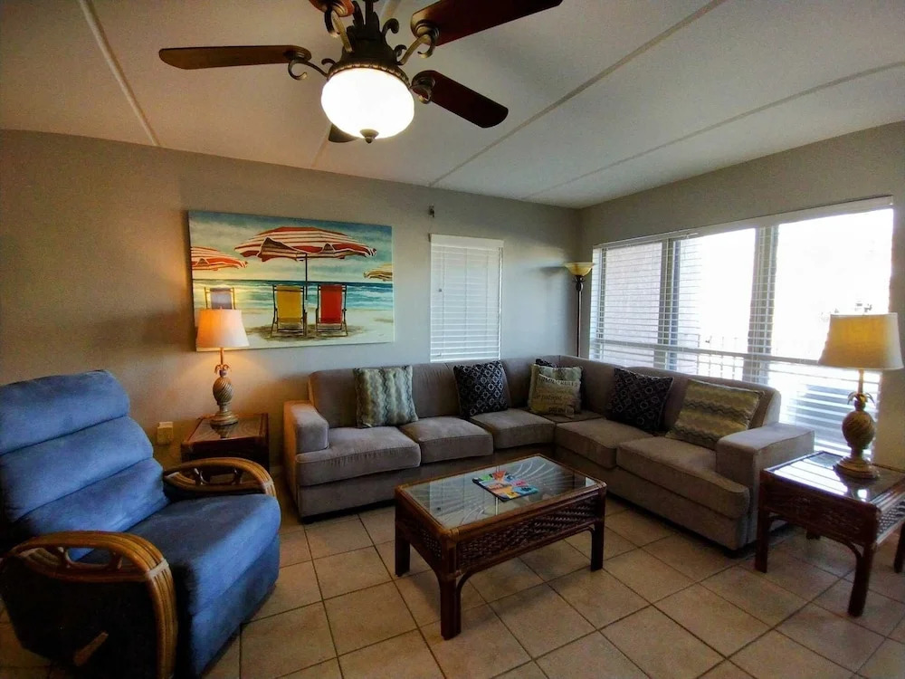 Beachview 206 Minium 2 Bedroom Condo by RedAwning