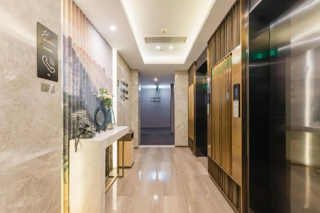 Elong Hotel Shanghai Pudong Jinqiao LaLaport。